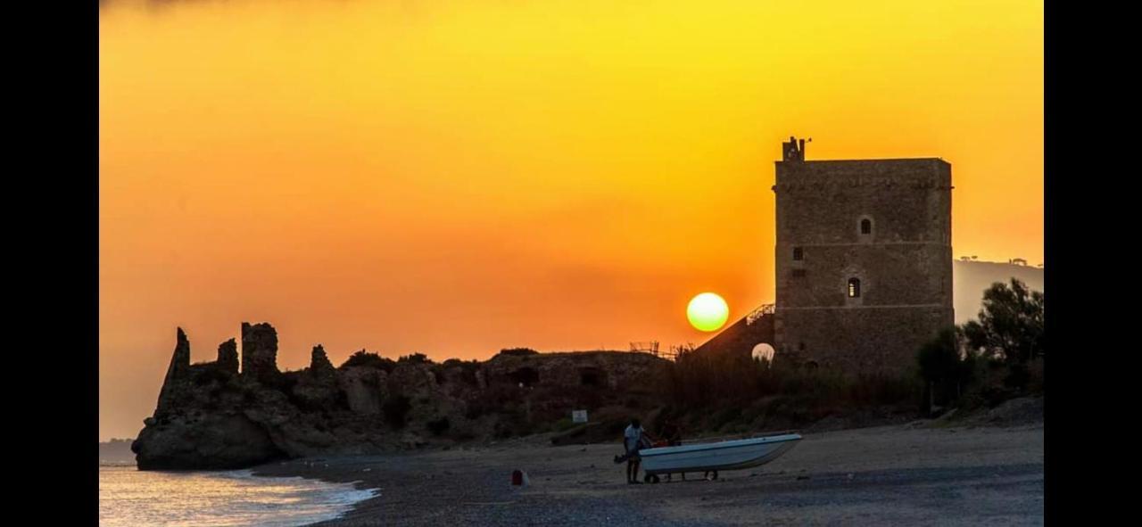 Case Vacanze Le Rose Campofelice Di Roccella Dış mekan fotoğraf